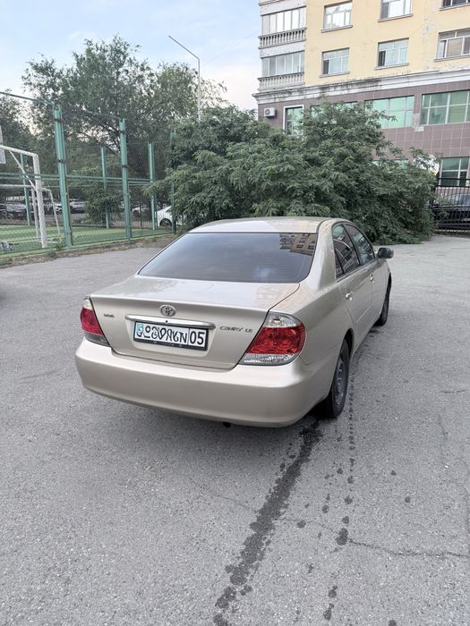 Toyota Camry LE 30