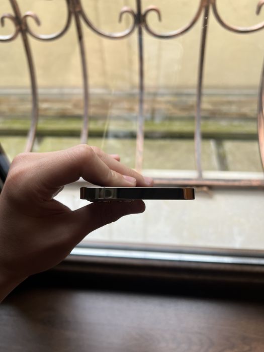 IPhone 12 pro ideal xolati qurt