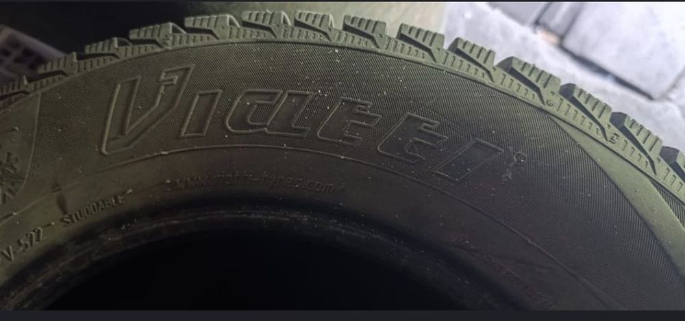 Продам комплект зимних шин