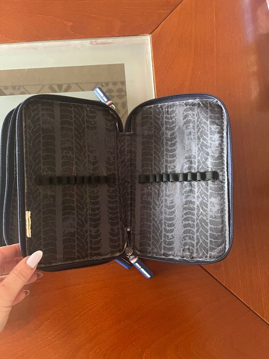 Несесер с три прегради