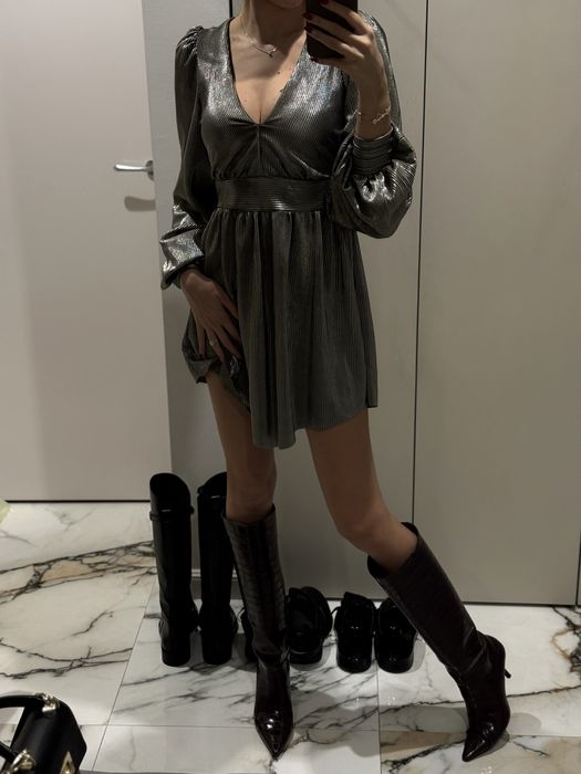 Сребриста рокля