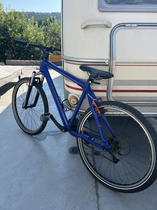 Bicicleta cu cadru de aluminiu