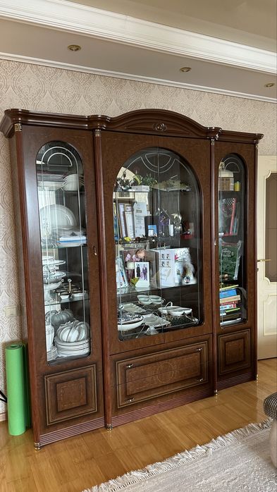 Продам стол и стенку