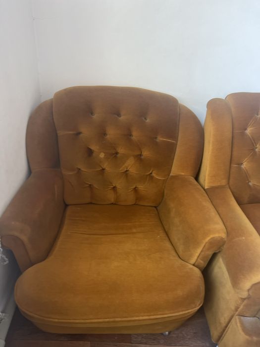 Два кресла и деван