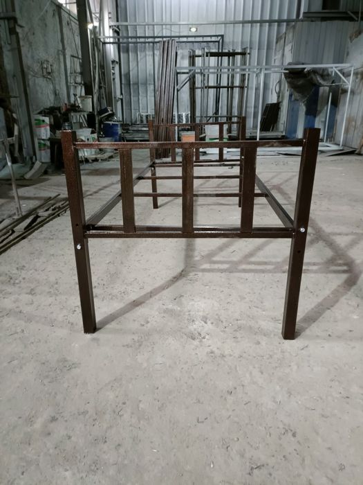 Металлический крават