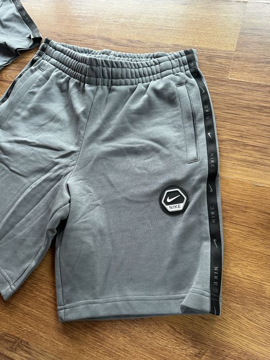 Мъжки,памучен,къс екип Nike в сиво,с гумирано зашито лого