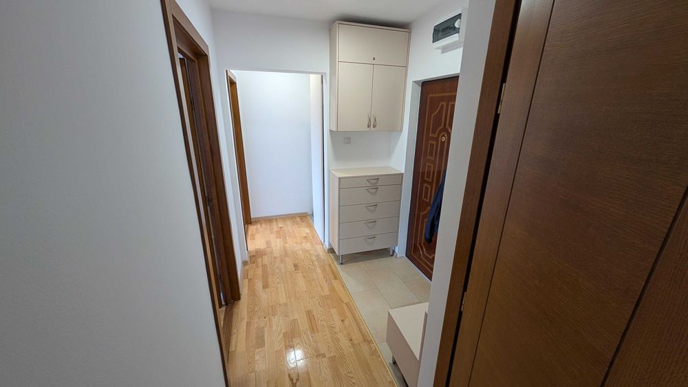 Se inchiriaza apartament 3 camere decomandat centru Bobalna