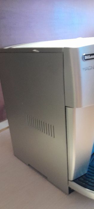 Продавам Delonghi MAGNIFICA