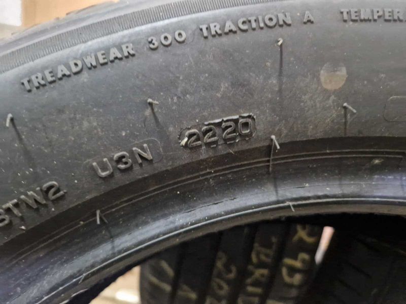 4 Bridgestone R19 245/50
летни гуми
DOT2220
