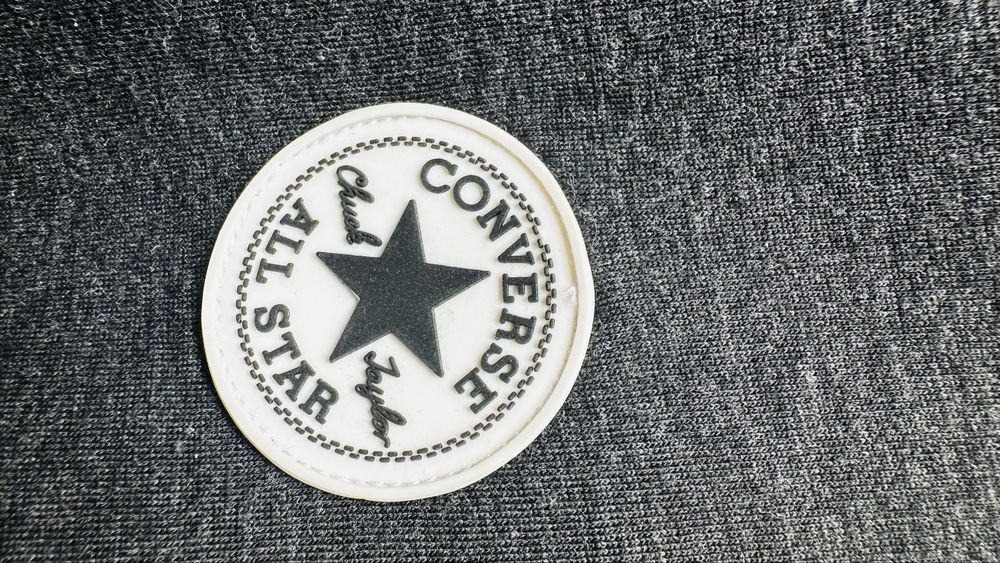 Ново яке- суичър Converse