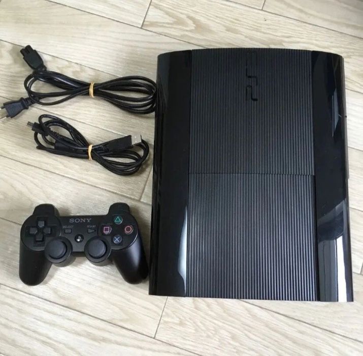 Consola modata, 500 gb + multe jocuri pe hard