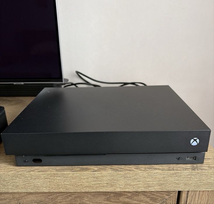 Xbox ONE X + controller + jocuri