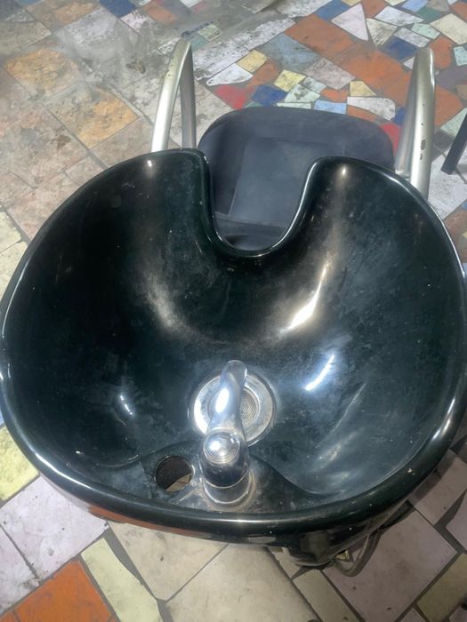 Продам парикмахерское кресло и мойку