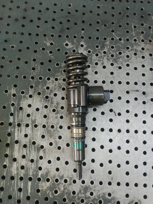 injector blb bre bkd  azv 2.0 tdi audi a3 8p a4 b7 vw golf 5   03g130073g