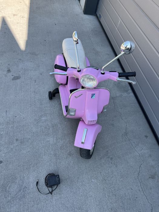 Scuter electric pentru copii - stil Vespa, roz