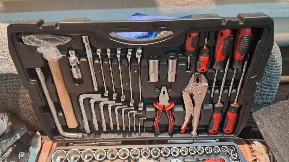 Продам набор  инструментов.