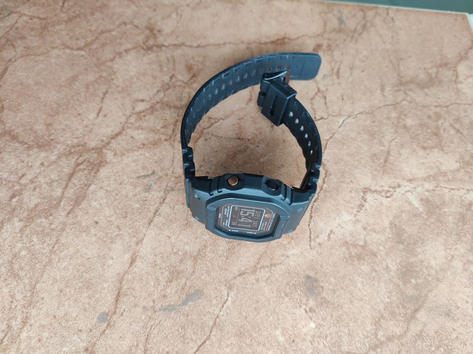 Casio DW-H5600 Smartwatch Retro