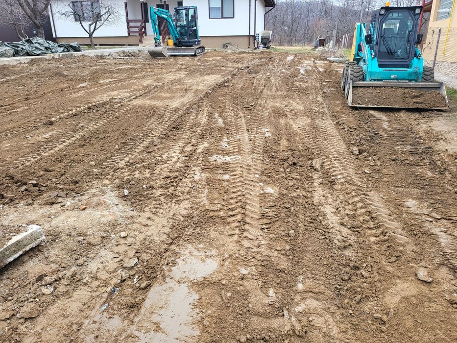 Inchiriez cilindru compactor de 3 tone ,miniexcavator,miniincarcator