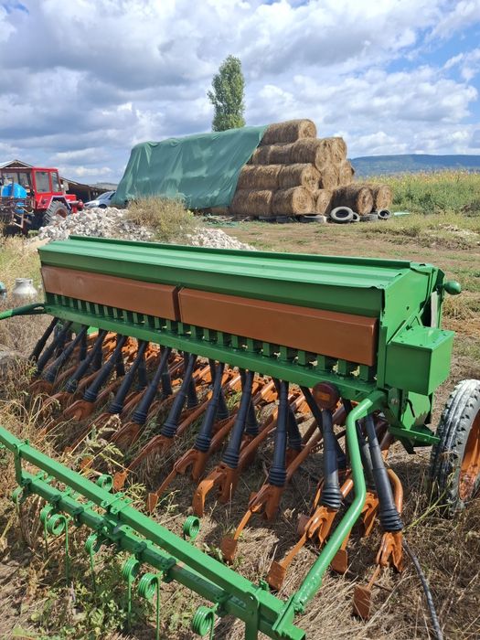 Vând semanatoare de  paioase amazone d7 de 3 metri