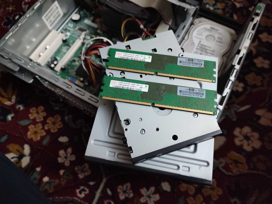 Настолен компютър HP Compaq Intel (R) Celeron (R) D; CPU 3.06 GHz