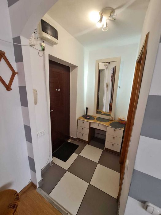 Inchiriez apartament o camera zona centrala