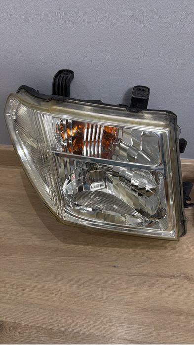 Фары на Nissan Pathfinder  r51