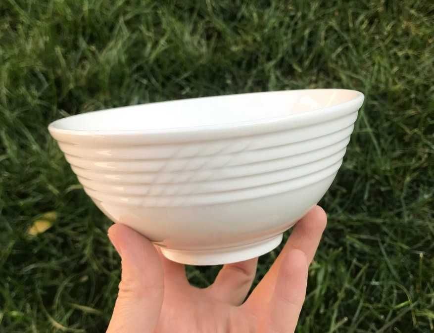 Белые касушки, суповые чашки и глубокие тарелки для пасты