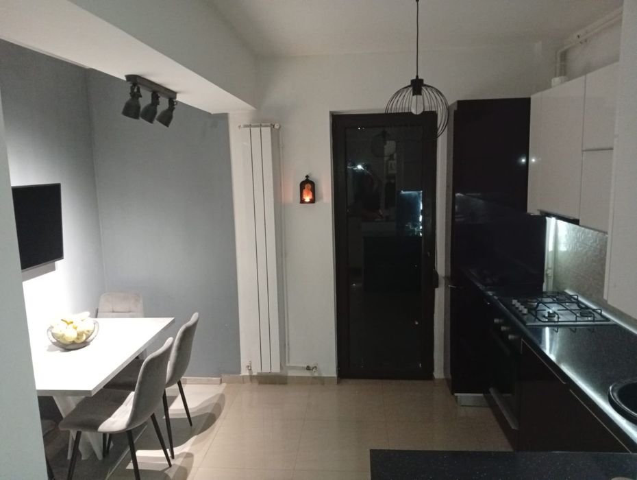 Închiriez ap 3/4 camere + curte proprie+parcare+ foișor direct proprietar