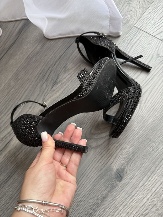 Sandale negre cu pietre marimea 36