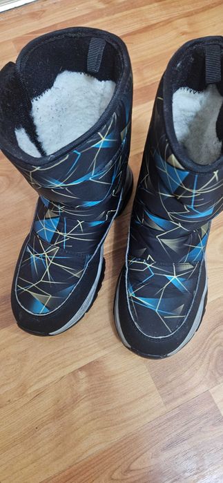 Продам зимние сапоги на мальчика
