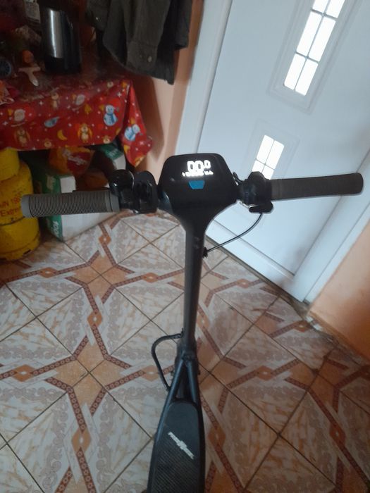 Vand trotineta electrica cu acte și garanție