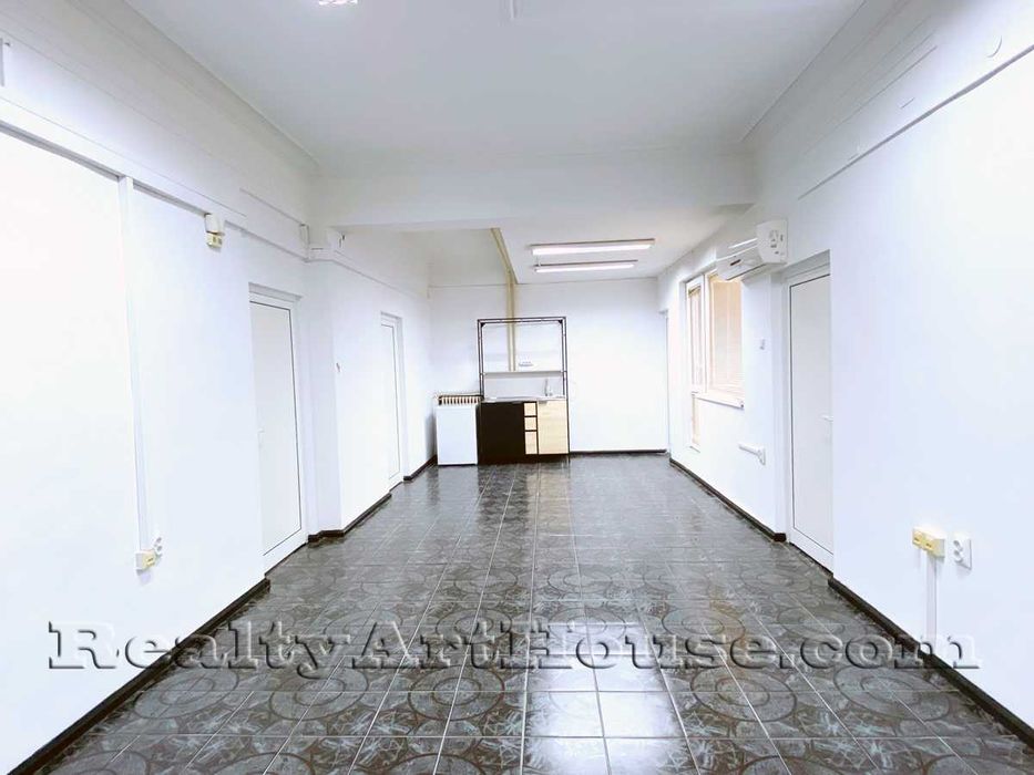 Дава се под наем Офис в София, Център - 145 кв.м за 1500 € - Снимка #1