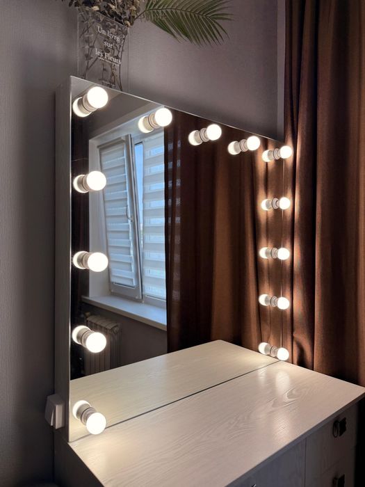 Продам туалетный столик