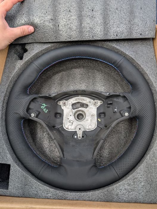 Volan BMW E90 model M, Husa  din piele, cusatura M