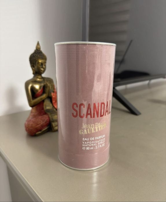 Parfum scandal sigilat