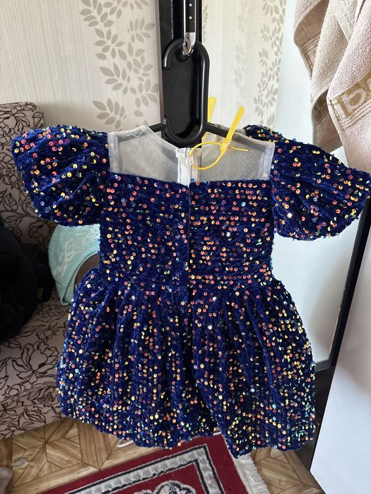 Продам красивое нарядное платье для девочки.