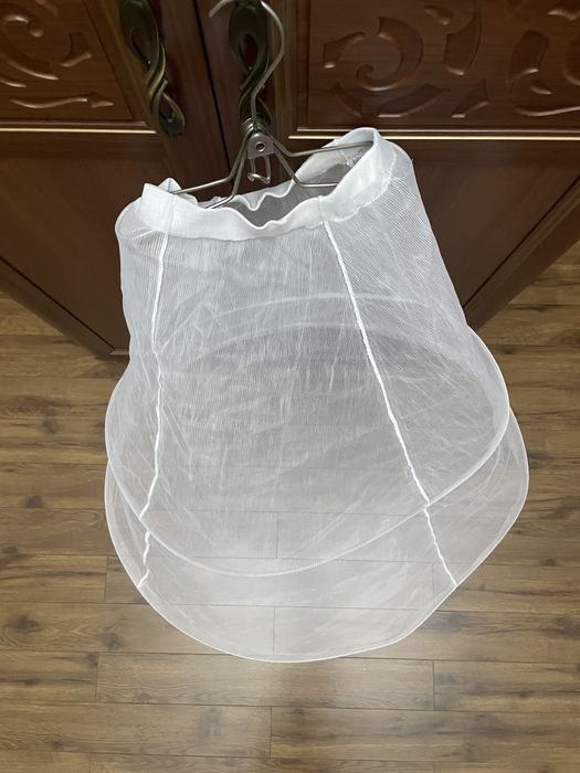 Нарядное платье для девочки на 5-7 лет