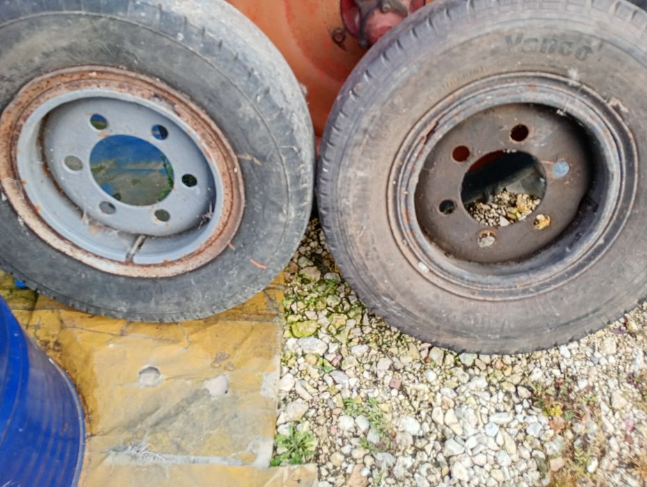 Гуми за Мерцедес и селскостопанска техника