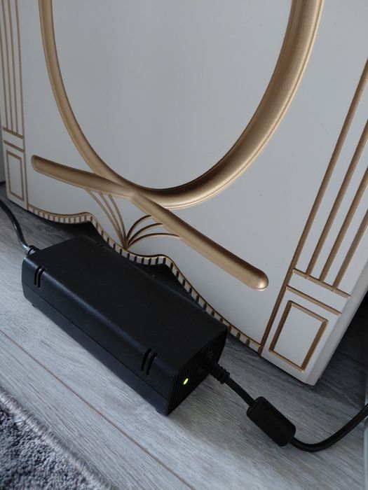 Хbox 360 slim  прошитый. Много игр..