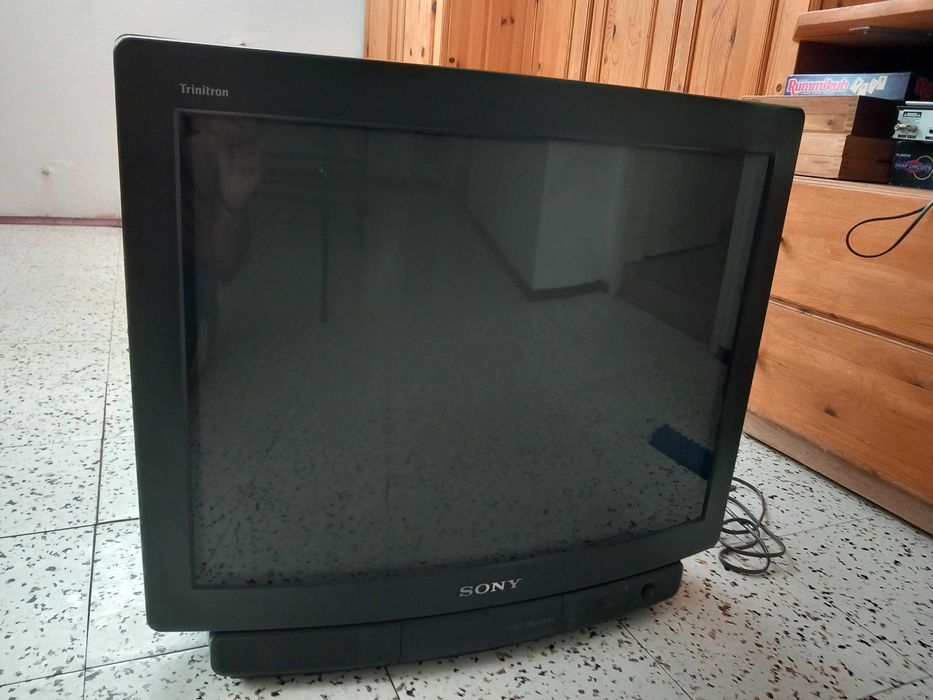 Телевизор Sony 25 инча,дистанционно с два панела