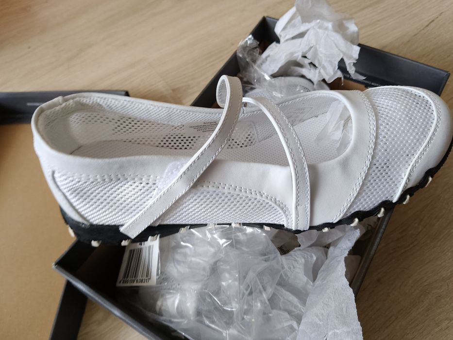 Балетки новые, кожа,белые