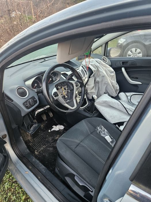 Vând Ford fiesta defect