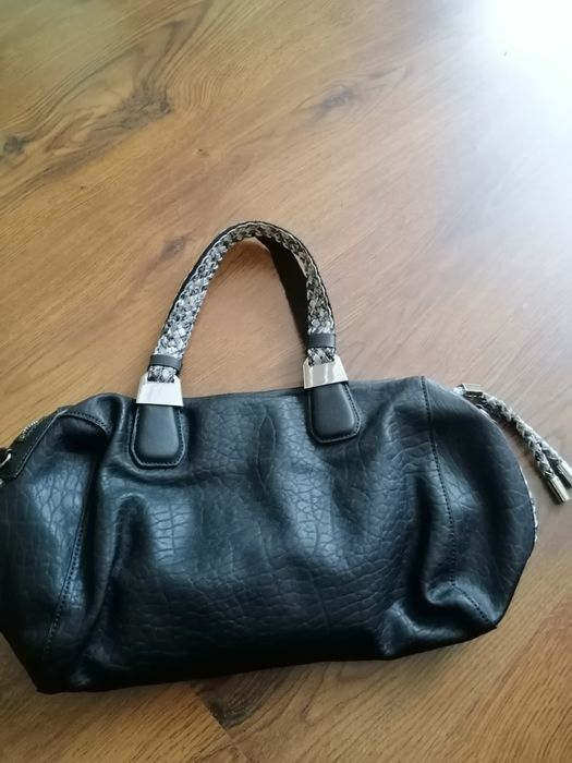 Много чанти нови