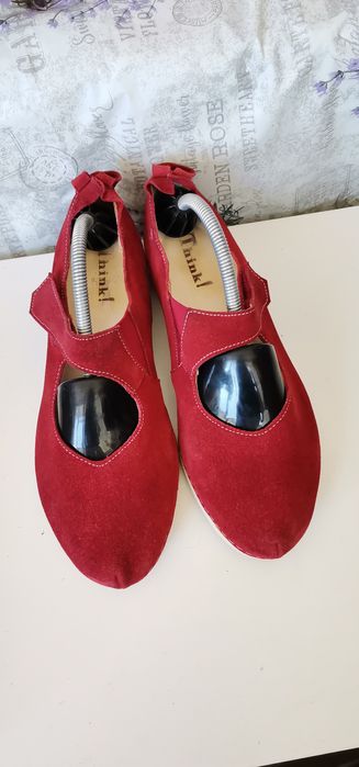 Червени обувки Think! 37.5н.Естествена велур