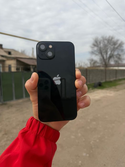 Продаю Айфон 13.