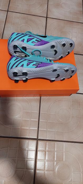 Детски футболни обувки, бутонки