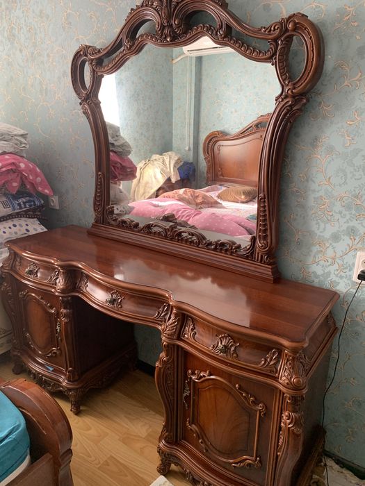 Шкаф из массива дерева