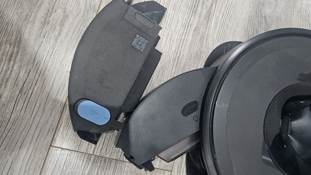 Прахосмукачка iRobot Roomba Combo i8+ със станция за автоматично изпразване – като нов