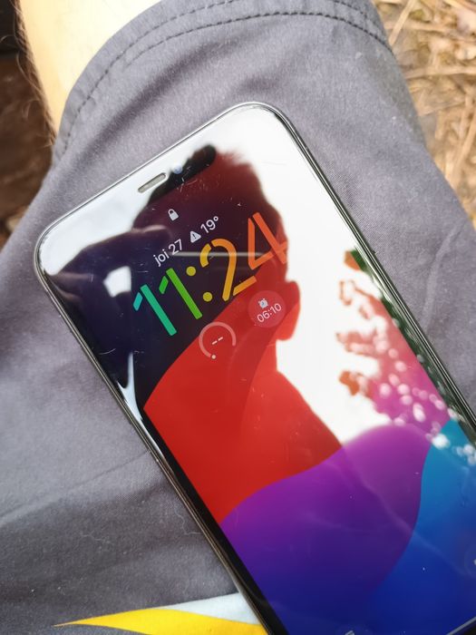 Vând iPhone 11 de 64 gb