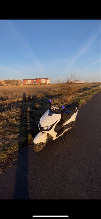 Продаю м8 лия пишите